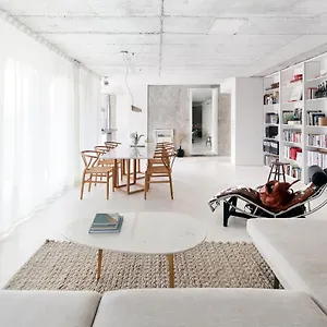 https://loft-river-lisbon-with-garage.hotels-lisbon-portugal.com