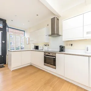 https://beautiful-period-warehouse-conversion.brighton-hotels-england.com